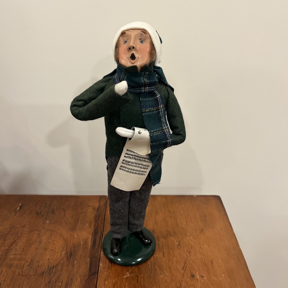 1989 BYERS CHOICE CHRISTMAS CAROLER Brown Hair Man Scarf Green Plaid Outfit